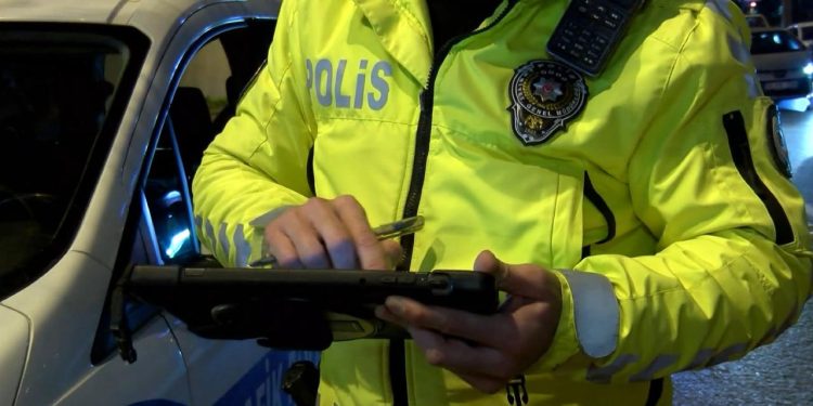Alkolmetreyi üflemeyi reddeden sürücüye 350 bin lira ceza
