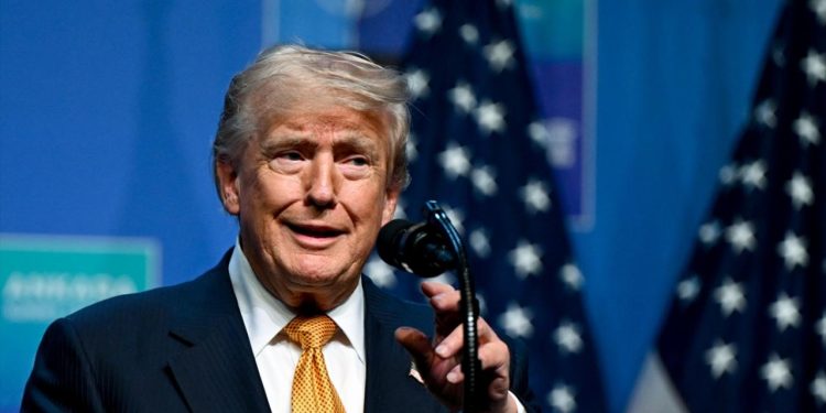 Trump'tan Kanada'ya eyalet göndermesi