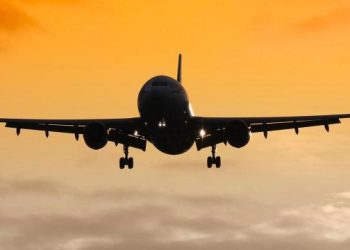 Koltuğuna oturmayı reddeden çocuk uçuşu iptal ettirdi