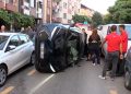 Ümraniye’de park halindeki araçlara çarpan otomobil devrildi