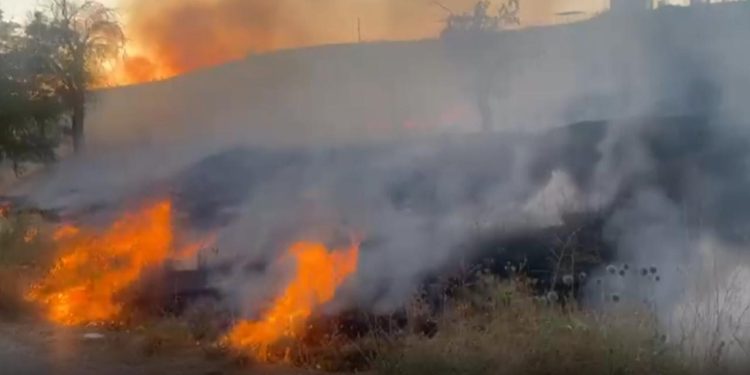 Mangal ateşi çadır, baraka ve iki motosikleti küle çevirdi