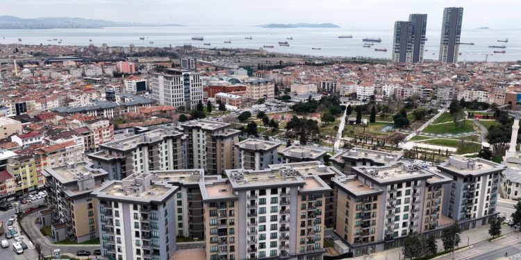 Zeytinburnu’nda kentsel dönüşüm seferberliği: 67 bina “Yarısı Bizden” ile dönüşüyor