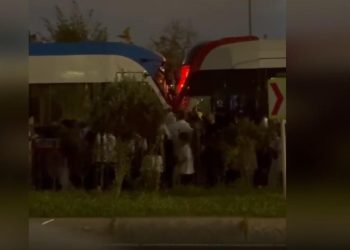 Zeytinburnu’nda iki tramvay çarpıştı