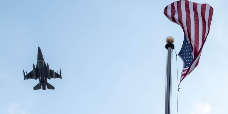 ABD’nin Michigan eyaletinde eğitim sırasında F-16 savaş uçağı düştü