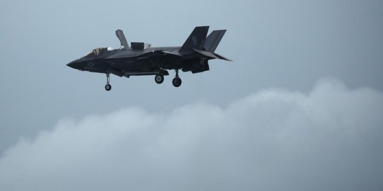 Avustralya, F-35 savaş uçağı parçalarının yanlışlıkla Hong Kong’a yönlendirildiğini doğruladı