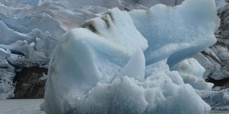 Uydular, Grönland ve Antarktika’nın 47 yılda 12 trilyon tondan fazla buz kaybettiğini gösterdi
