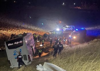 Amasya’da yolcu otobüsü tarlaya girdi: 24 yaralı
