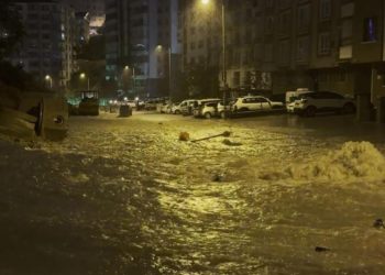 Ankara’da yağmur yağdı, rögarlar taştı: Evler su altında kaldı