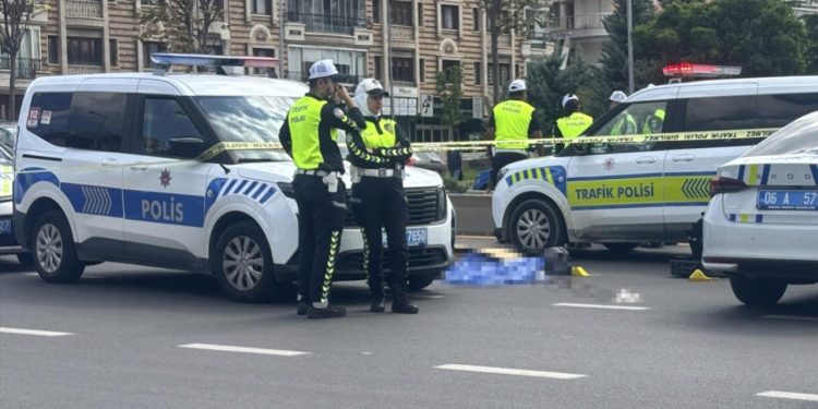 Ankara’da otomobilin çarptığı yaya öldü