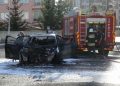 Park halindeki otomobil bir anda alev aldı