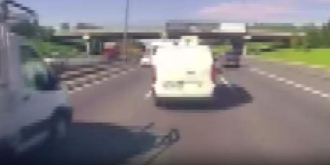TEM Otoyolu’nda 3 aracın karıştığı zincirleme kaza kamerada