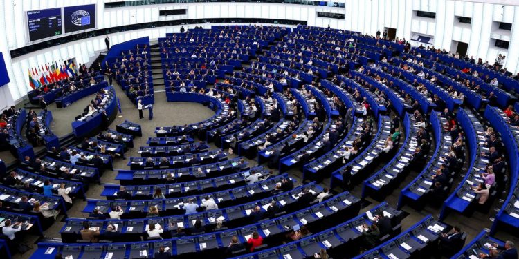 Avrupa Parlamentosu, savunma projelerinde bürokrasiyi azaltacak düzenlemeleri onayladı