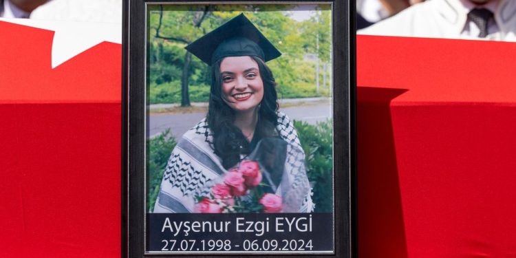 Ayşenur Ezgi Eygi vefatının 2. yılında kabri başında anıldı