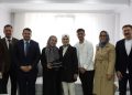 Bakan Göktaş, evlilik kredisinden yararlanan evli çiftin ilk misafiri oldu