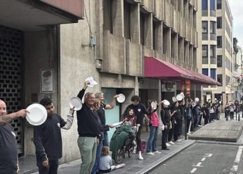 Belçika’da artan gıda yardımı ihtiyacına “boş tabak”larla protesto