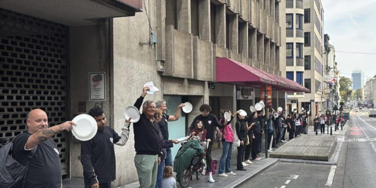 Belçika’da artan gıda yardımı ihtiyacına “boş tabak”larla protesto