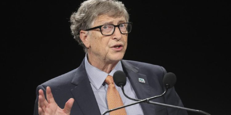 Bill Gates’ten yapay zeka uyarısı: Milyarca kişinin ölümüne yol açabilir
