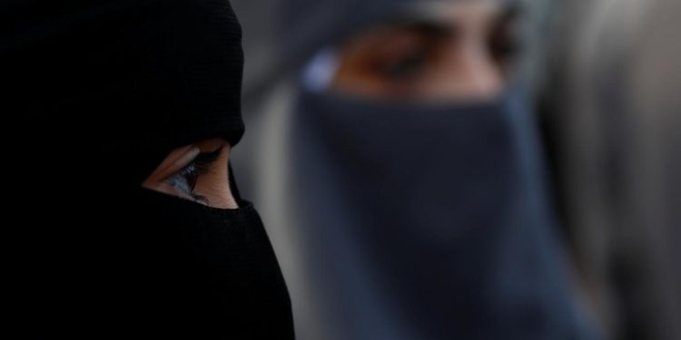 İtalya’da hükümet, yabancı öğrenci sayısını sınırlayan ve burka yasağı getiren düzenlemeyi onayladı