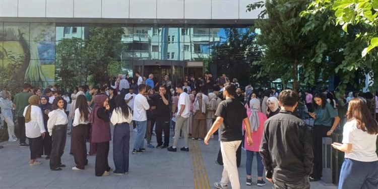 Şanlıurfa’daki deprem sonrası bölgedeki illere 10 milyon lira kaynak aktarıldı