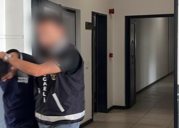 Kocaeli’de kombi tamiri bahanesiyle 12 kişiyi 300 bin lira dolandırmışlar
