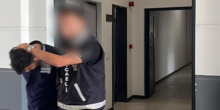 Kocaeli’de kombi tamiri bahanesiyle 12 kişiyi 300 bin lira dolandırmışlar