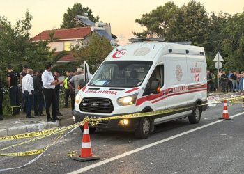Tır ile işçileri taşıyan tarım aracı çarpıştı: 4 ölü
