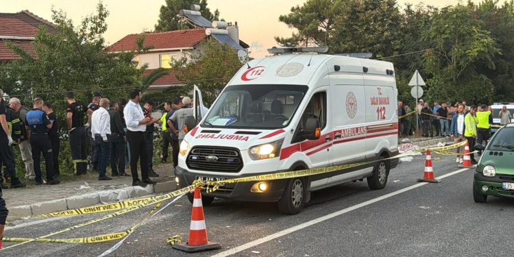 Tır ile işçileri taşıyan tarım aracı çarpıştı: 4 ölü