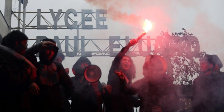Fransa’da eğitim protestosu: 400’den fazla gözaltı