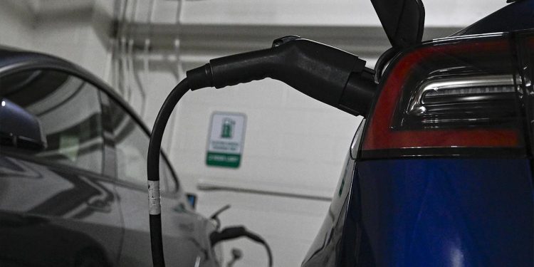 DMM: Elektrikli araçların evde şarj edilmesine yönelik yasaklama yok
