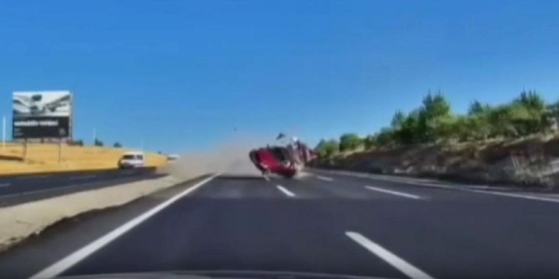 Ankara’da kontrolden çıkan otomobil karşı şeride geçti: 1 ölü, 7 yaralı