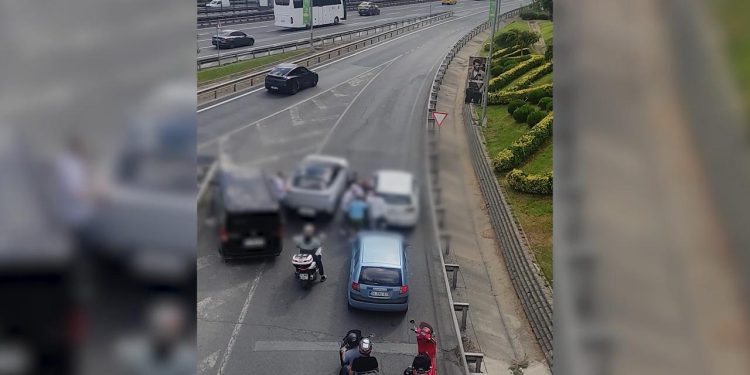 Trafikte kavga eden 3 sürücüye ceza yağdı