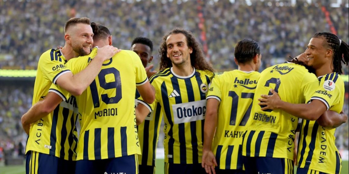 Fenerbahçe evinde gol oldu yağdı