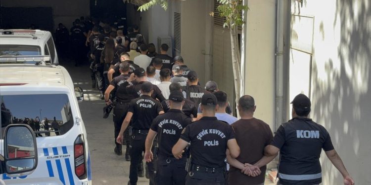 Gaziantep’te suç örgütüne yönelik operasyonda 18 tutuklama