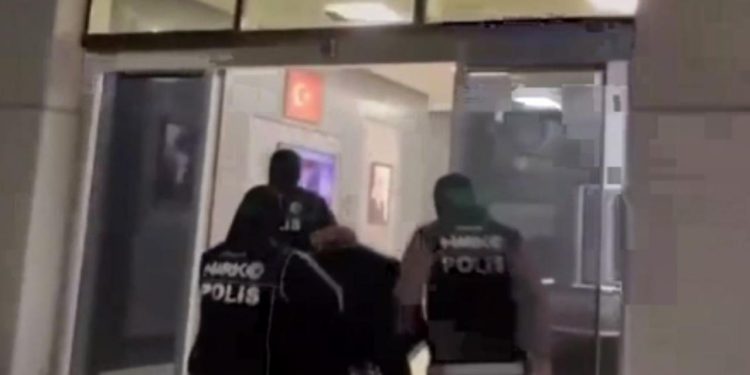 Kırmızı bültenle aranan şüpheli İstanbul’da yakalandı
