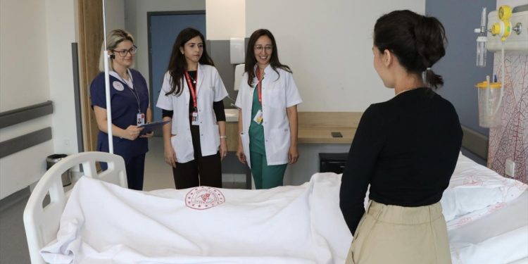 3 yaşındaki çocuğun midesinden 21 parça mıknatıslı top çıkarıldı