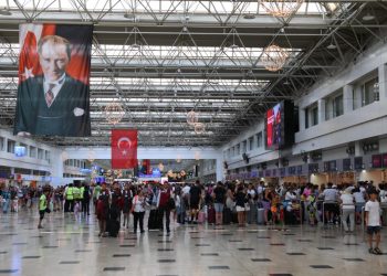 Hava yoluyla 8 ayda 167,5 milyon yolcu seyahat etti
