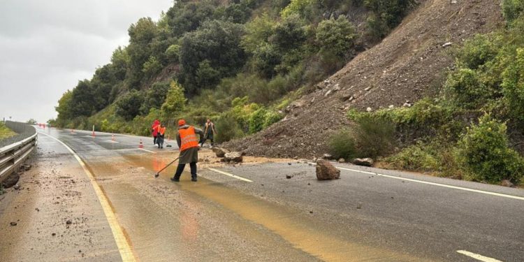 Zonguldak’ı sağanak vurdu: Sağanak ve heyelan etkili oldu