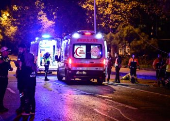İki otomobil çarpıştı: 9 yaralı