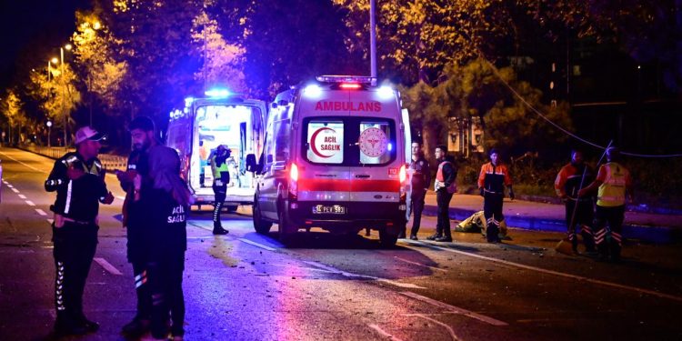 İki otomobil çarpıştı: 9 yaralı