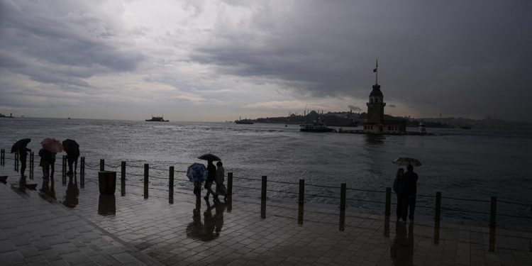 Serin ve yağışlı hava etkili oluyor: 20 il için sarı kodlu uyarı