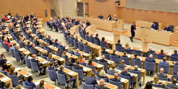 İsveç’teki genel seçimde “parlamentoda 3 sandalye farkla” sol blok önde