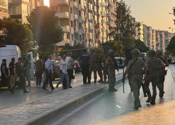 İzmir’de banka çalışanlarını rehin alan şüpheli gözaltına alındı