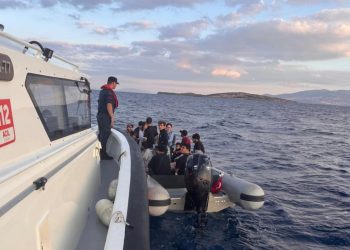 İzmir’de 19 düzensiz göçmen yakalandı