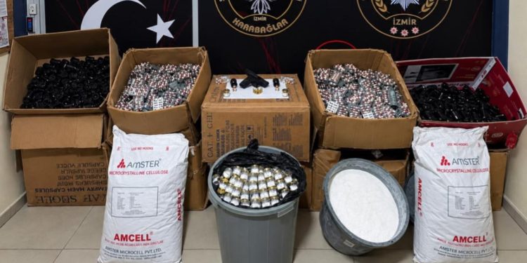 İzmir’de 253 bin 926 uyuşturucu hap ele geçirildi
