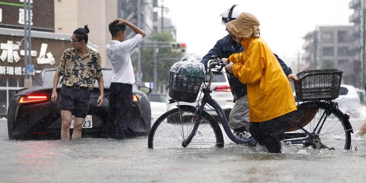 Tokyo’da rekor yağış: 35 gün aralıksız yağmur yağdı