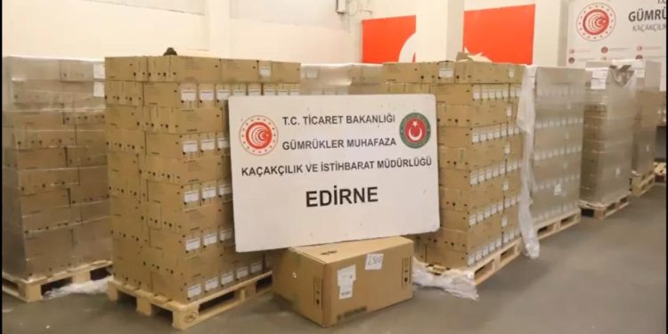 Kapıkule Gümrük Kapısı’nda 79 bin adet kaçak ürün ele geçirildi
