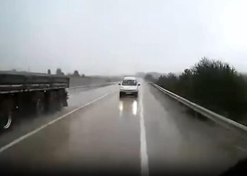 Karabük’te hatalı sollama yapan araç kazaya davetiye çıkardı