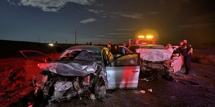 Karaman’da iki otomobil çarpıştı: 2 kişi öldü, 5 kişi yaralandı