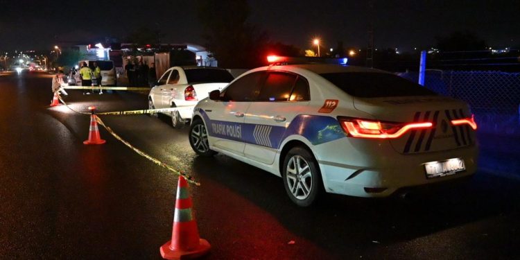 Trafik kazasına müdahale eden polisimiz şehit oldu