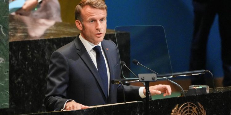 Macron’dan çocukları korumak için yapay zeka modellerinin incelenmesi çağrısı